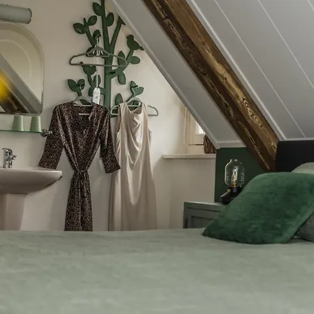 Alojamento de Acomodação e Pequeno-almoço Onder De Wolfskap Bed En Ontbijt